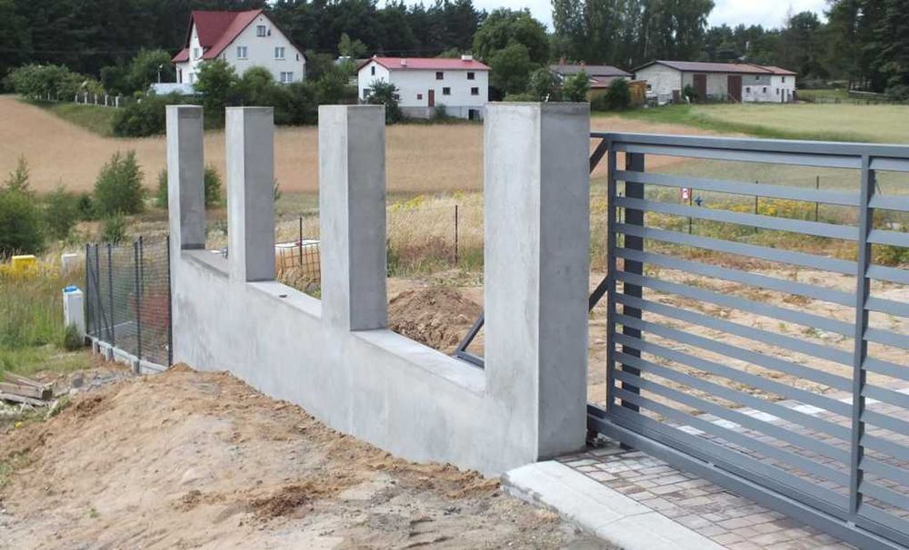 Garduri din panouri stil jaluzele, sipca metalica, tabla, plasa si BCA