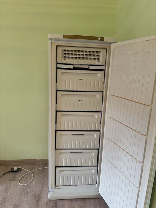 Продам морозильник