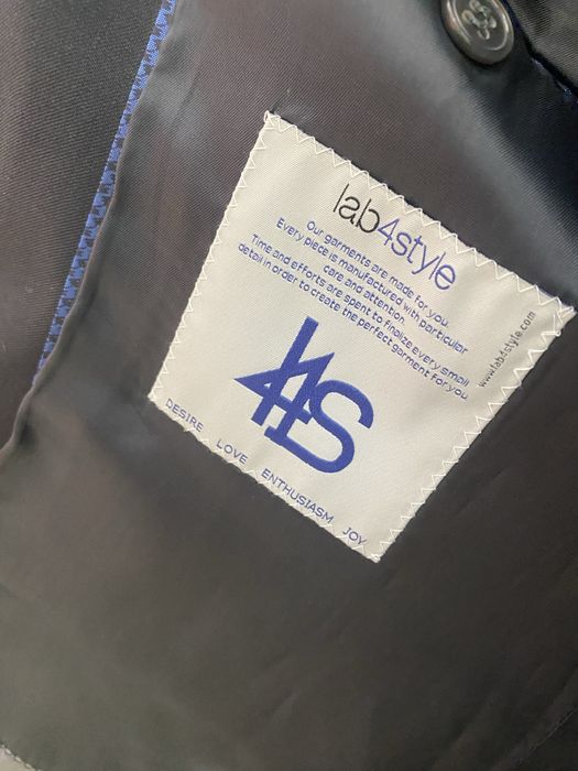 Продам пиджаки и костюм