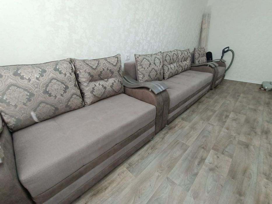 Продаю диван тройка