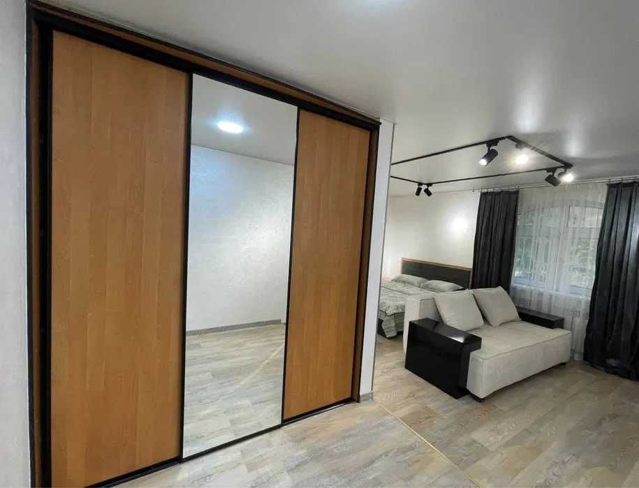 Ул.Осиё 1/2/4 кирпич 42м2/балкон 2х6, Гидрометцентр, метро Минор 5 мин