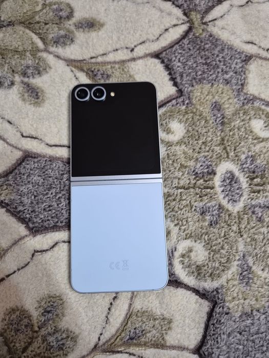 Vand telefon Samsung ZFlip 6 ca nou