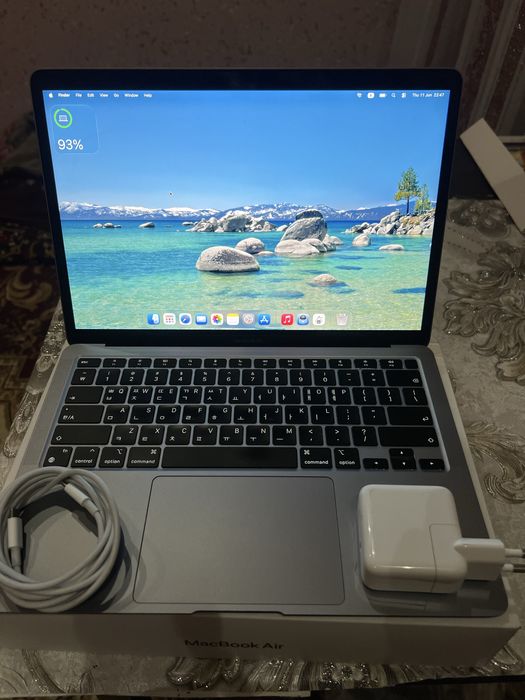 Macbook M1 8/256 gb