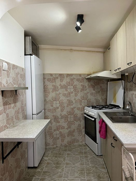 Închiriez casa la curte 2 camere central Popa Nan