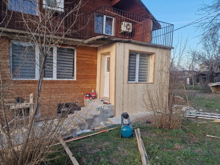 Продава се къща до старческия дом