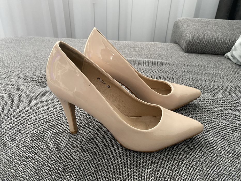 Сандали и остри обувки на ток Zara,HM