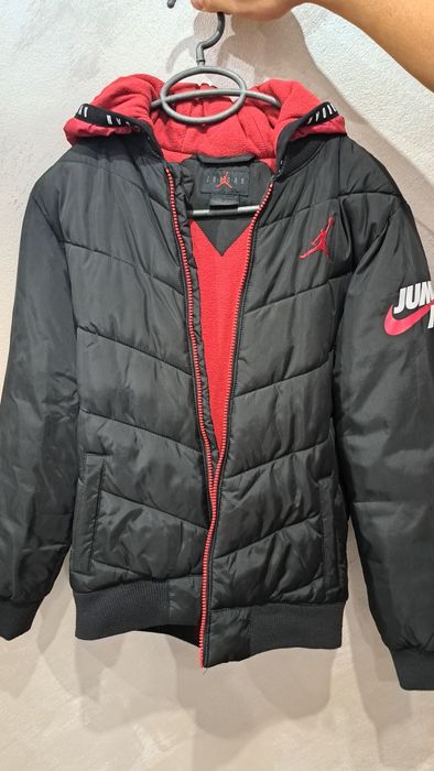 Много запазени маркови детски якета и елеци