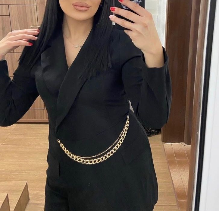 Елегантна черна рокля