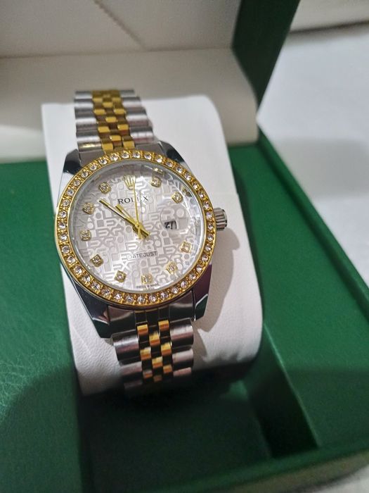 Женские.      часы