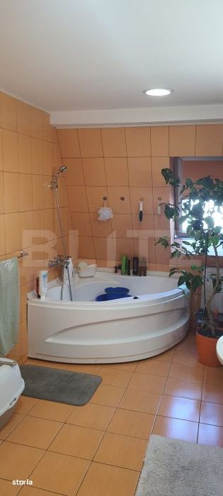 Apartament semidecomandat cu 3 camere, 89 mp utili, parcare, zona Muze