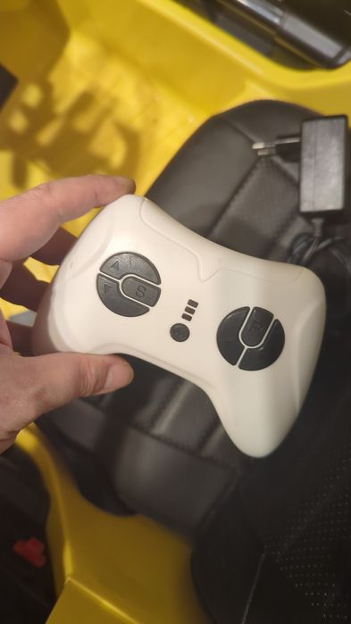 Masinuta electrica cu telecomanda