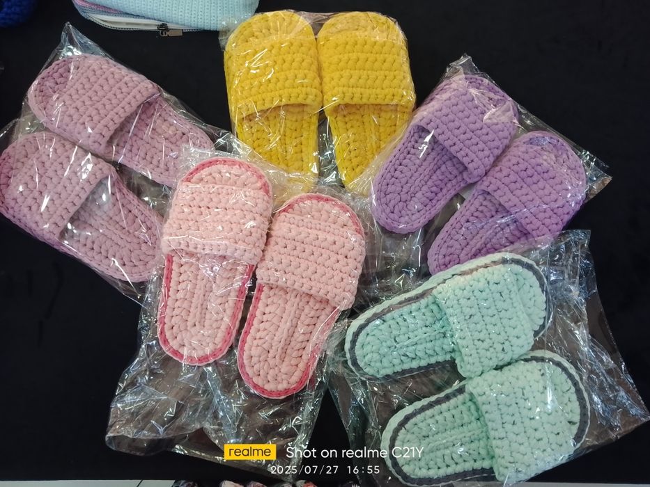 Тапочки, сумки, косметички, кашпо