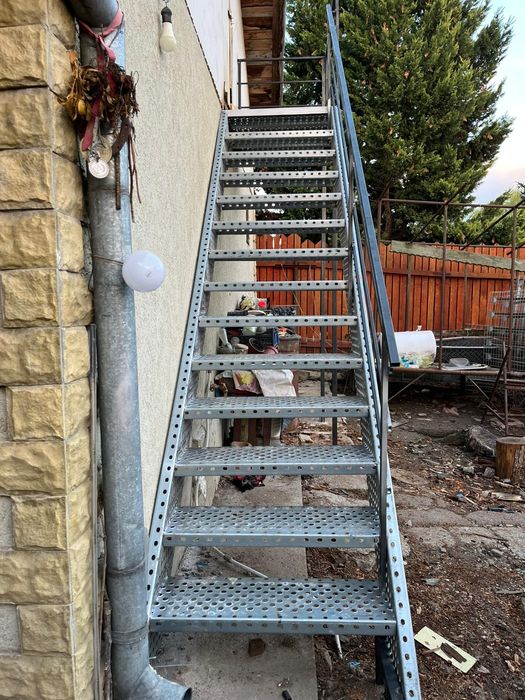Scări metalice zincata