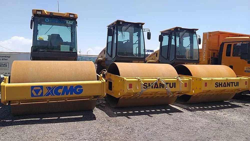 Каток грунтовый XCMG XS163J (16 тонн) в наличии