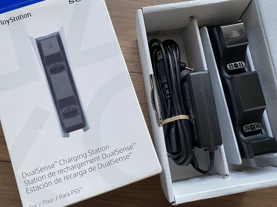 Диски от PS5 + док станция для DualSence