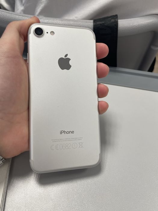 продам айфон 7 silver