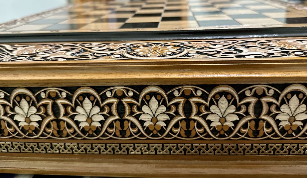 Шахматы, ручная работа. Резьба по дереву (орех). Shaxmat (55 х 55)