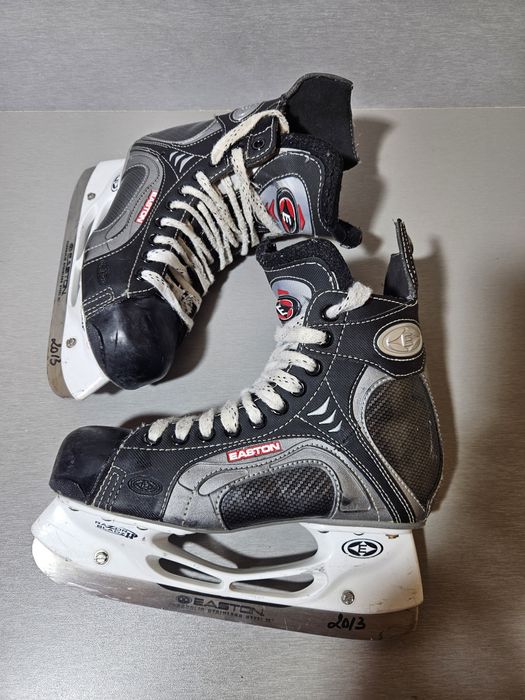Patine hochei 3013 Easton, marime 39, lungime interioara 25cm.