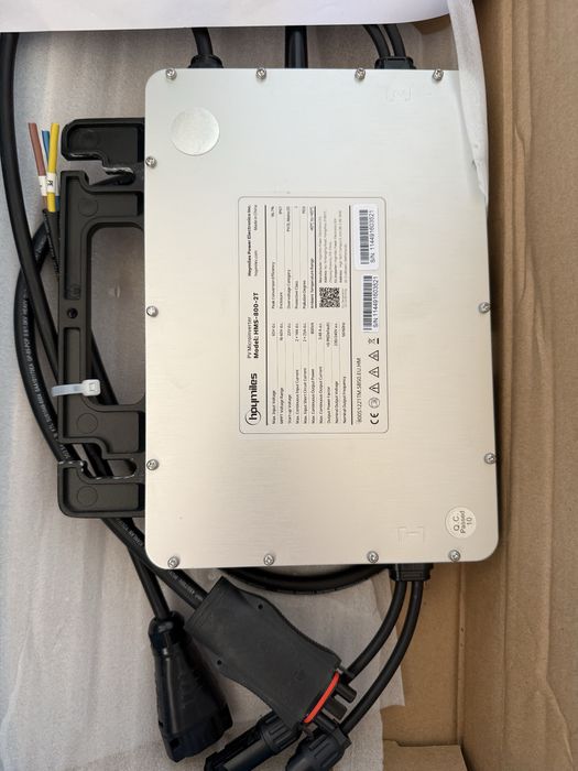Vand microinvertoare apsystem 2 bucati si 1 hoqmiles stare noua