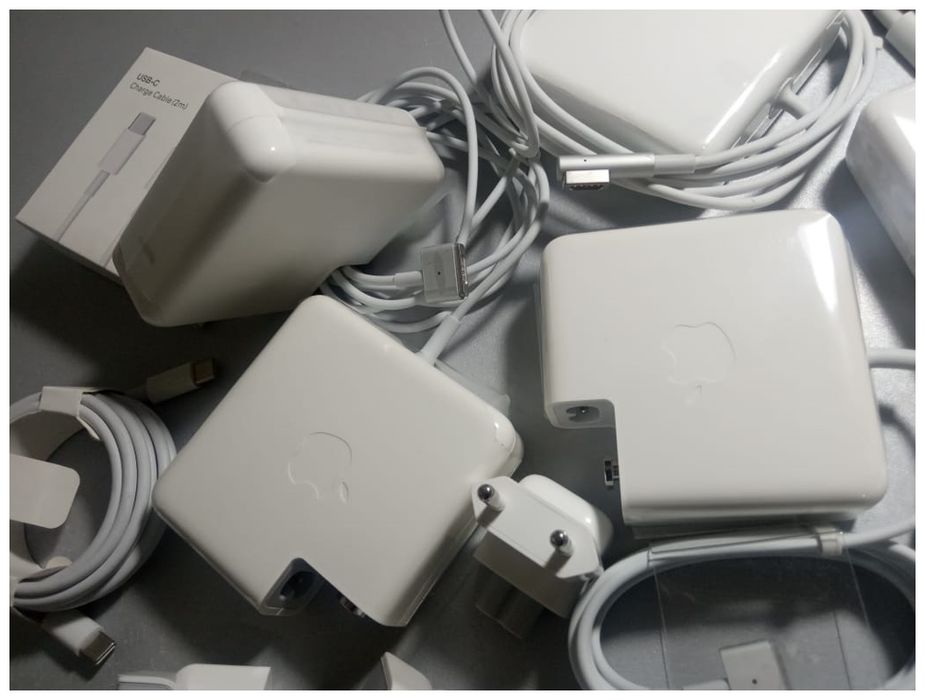 на MacBook 45W - зарядка, блок питания .