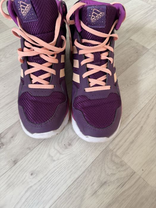 Кросовки для девочки.  Размер 36, состояние б/у.