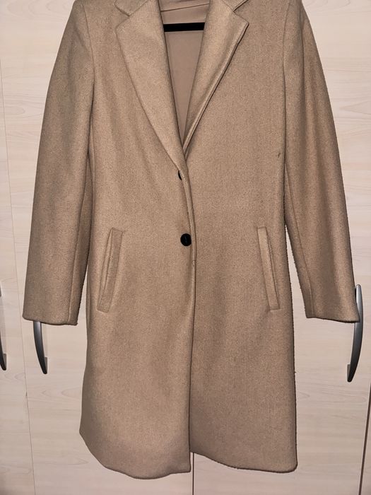 Бежово палто Zara