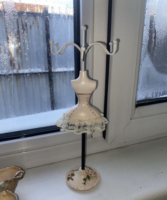 Вешалка для украшений