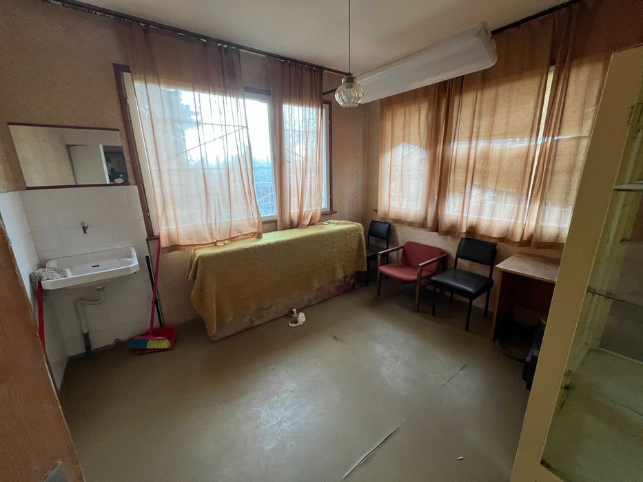 Продажба на прекрасна двуетажна вила в село Долно Сахране