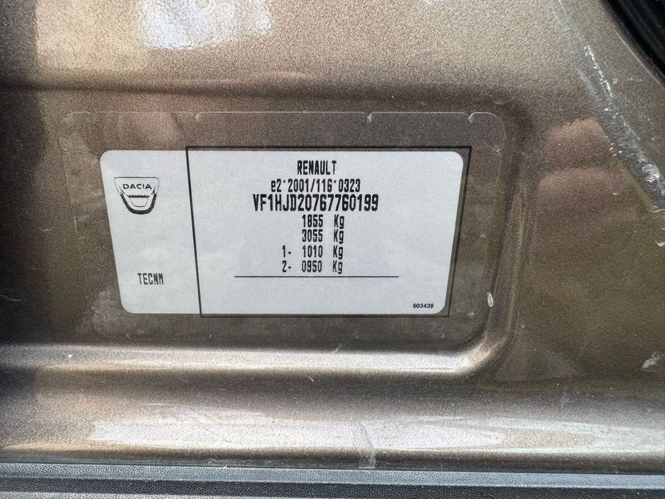 Vând aripă duster 2021