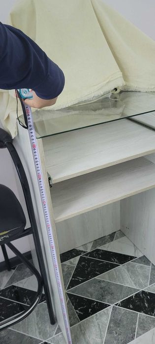 Optika uchun mebel