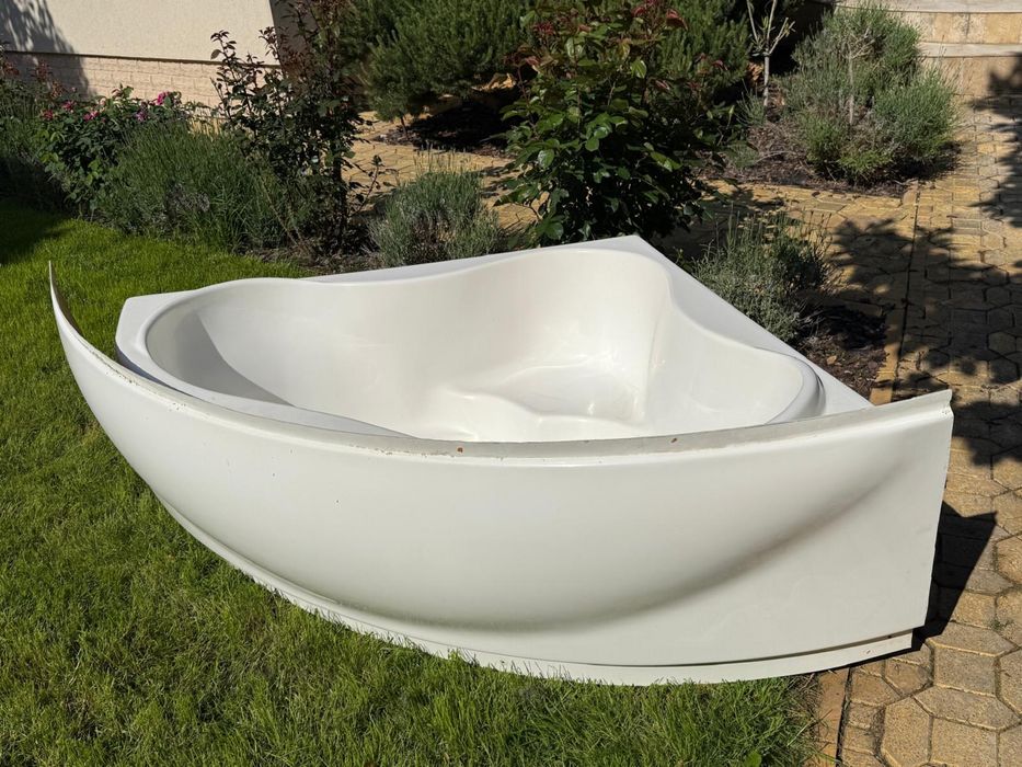 Cada hidromasaj cu accesorii incluse