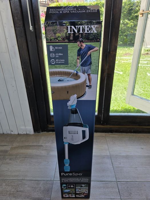 Aspirator piscina cu baterie