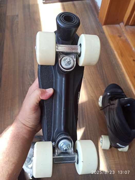 Patine rotile ROCES KOLOSSAL Adult Clasic Skates 43 noi Set Protecție