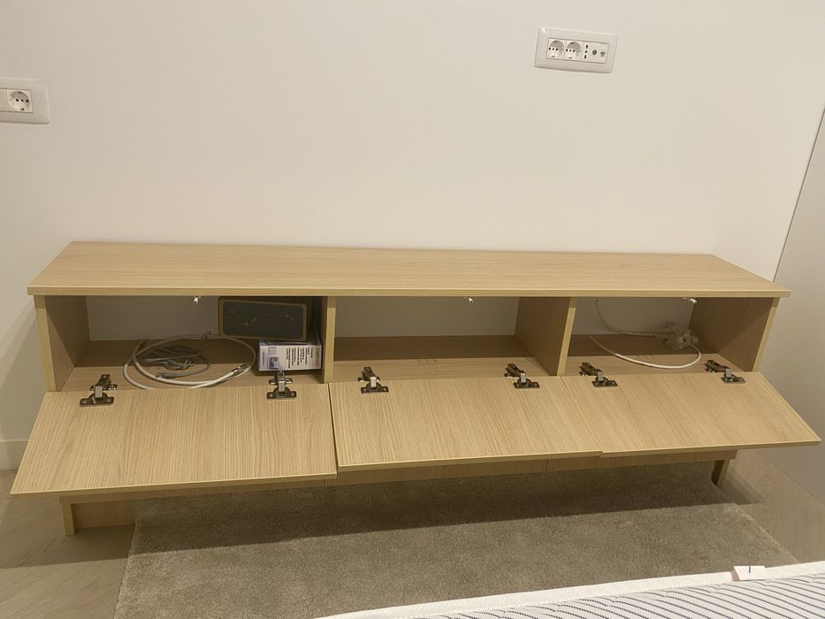 Vand comoda TV cu sertare