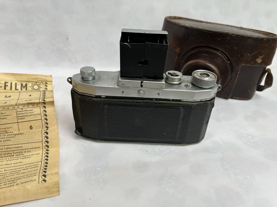 Aparat foto  cu obiectiv Zeiss Biotar 58mm F2 ,varianta mica
