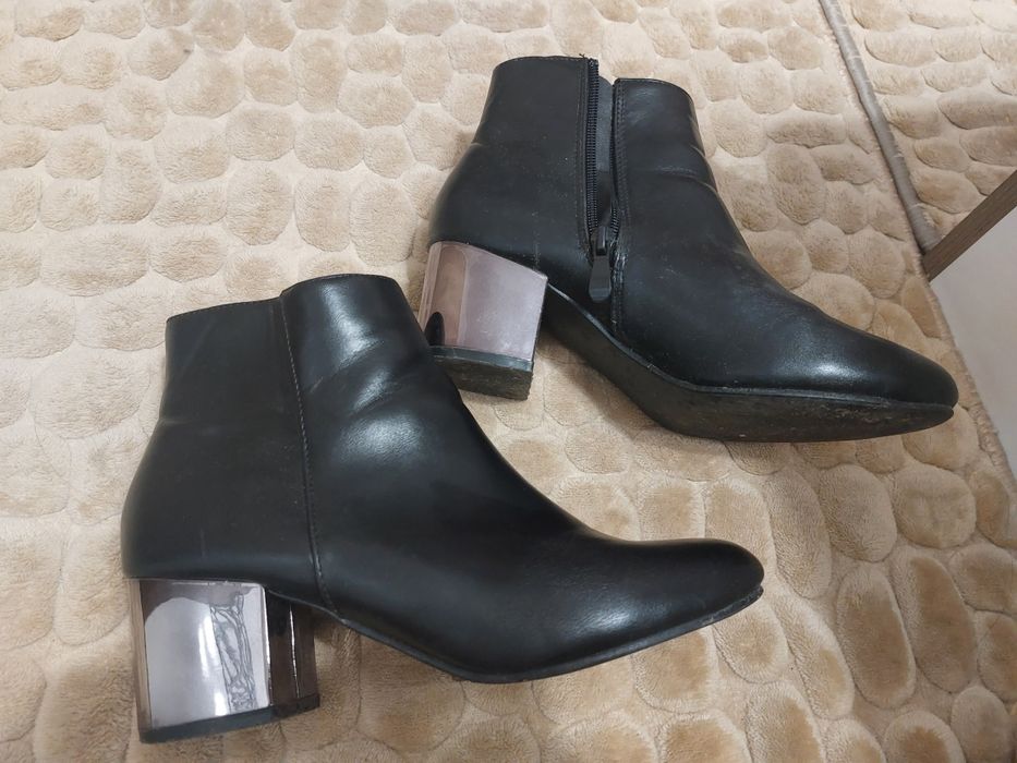 Дамски боти с ток