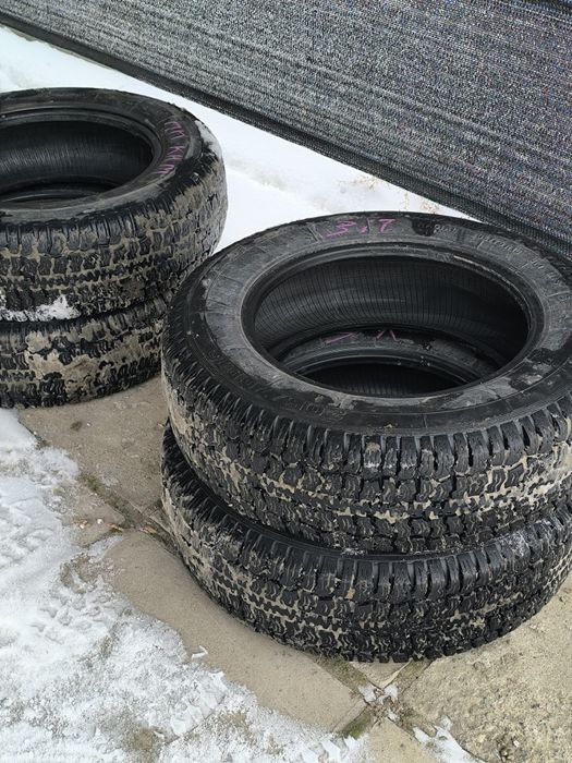 Продам шины на Ниву.