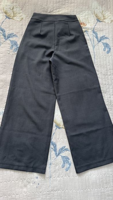 Классические брюки серого цвета