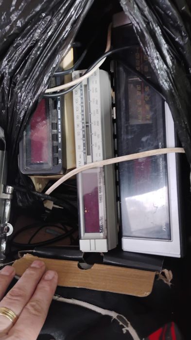 Vând ceasuri ,monede