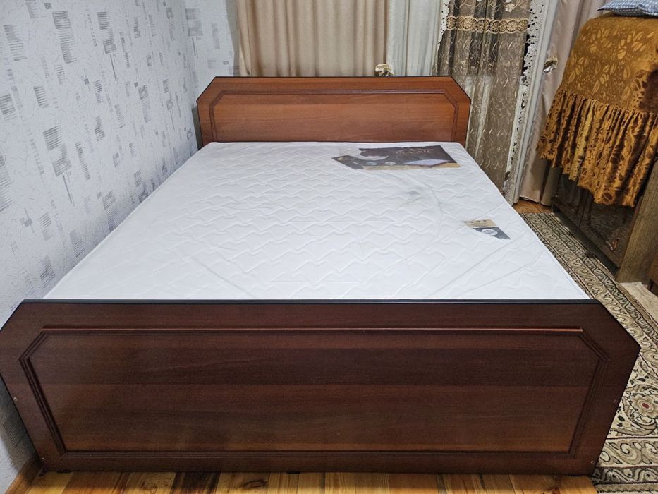 Продается кровать с матрасом!