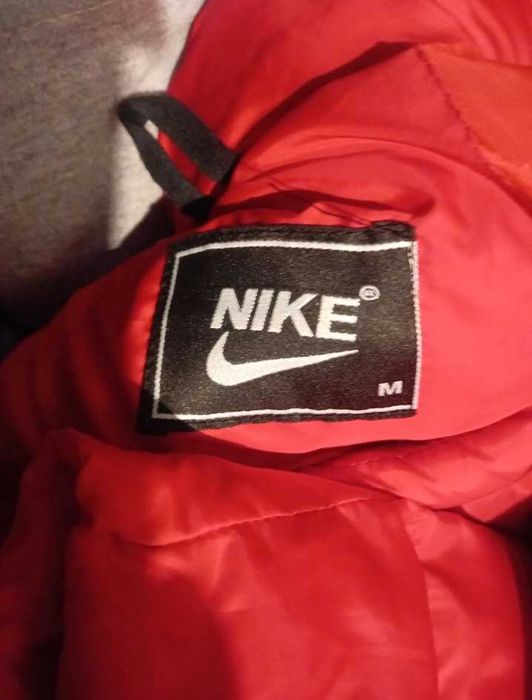 Vând Geacă Nike nocta