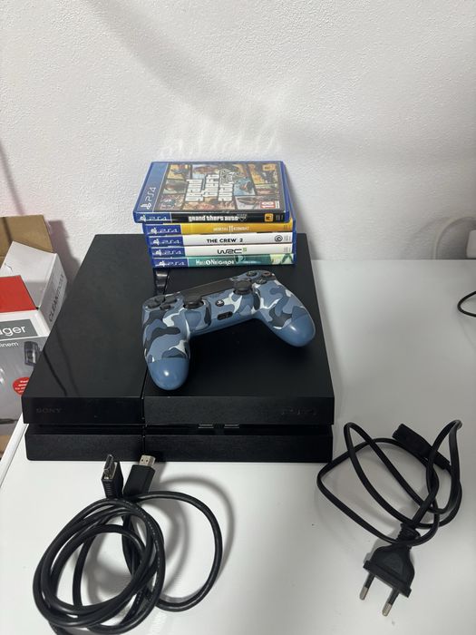Vând PlayStation 4 (PS4) – negru, cu 5 jocuri