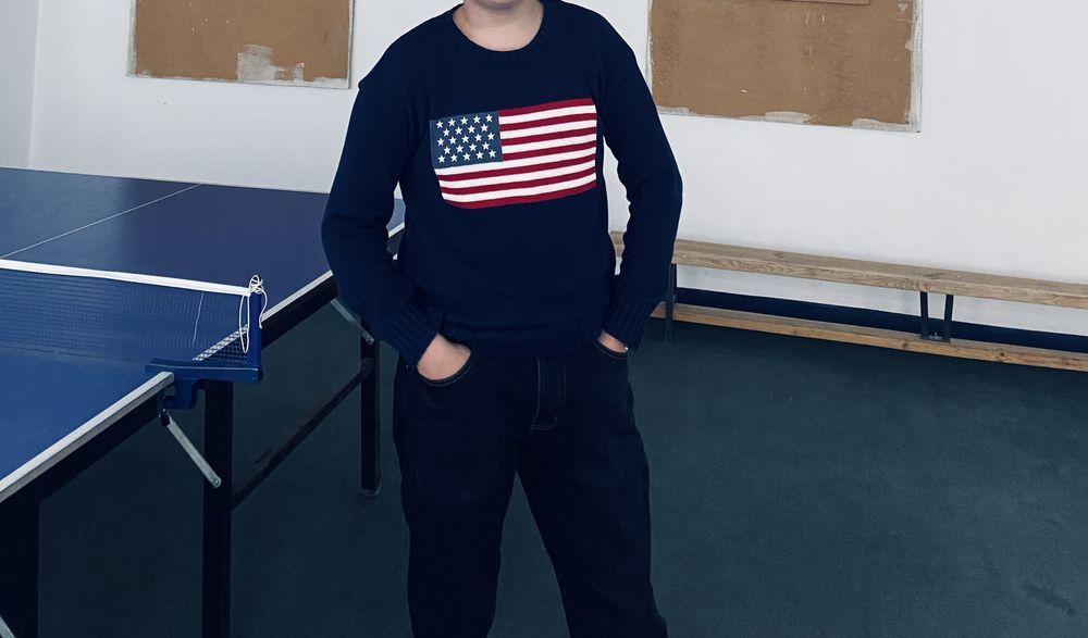 продается американски свитер