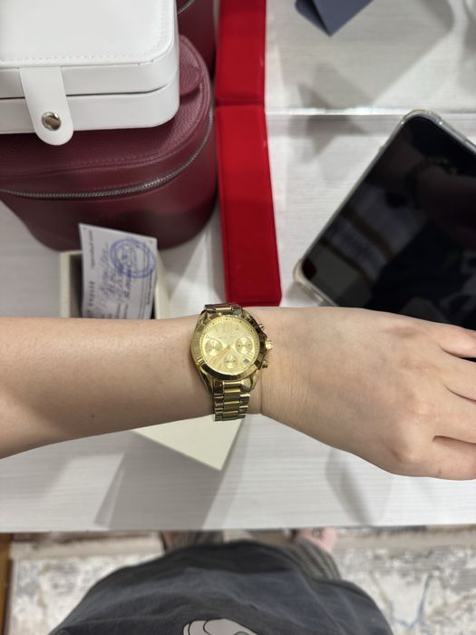 Продаю часы Michael Kors