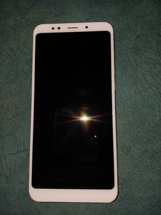 Срочно продам .одни руки Redmi 5 plus