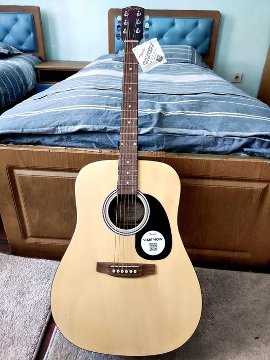 Гитара новая открыли чтоб показать и продать