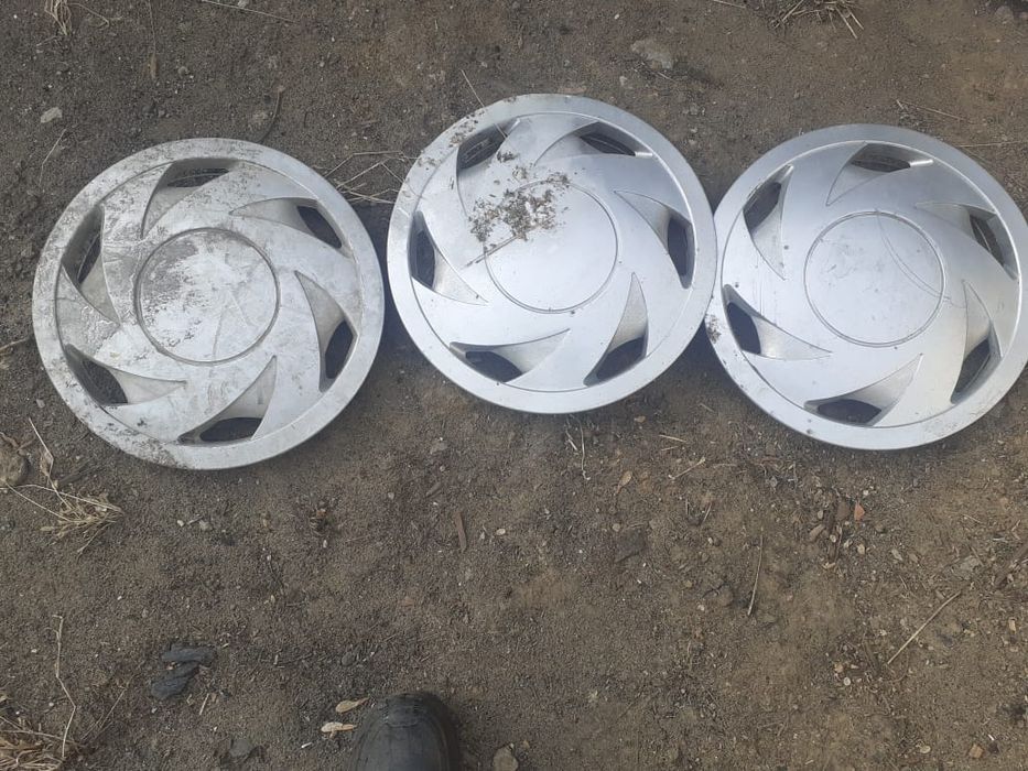 Продам колпаки ,по 3 штуки