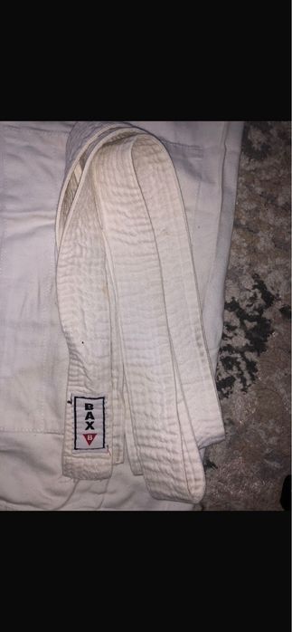 Белое кимоно для дзюдо