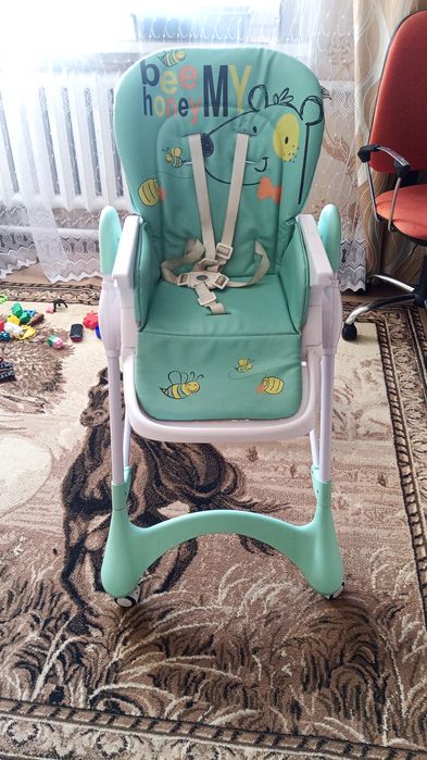 Стульчик для кормления ребенка