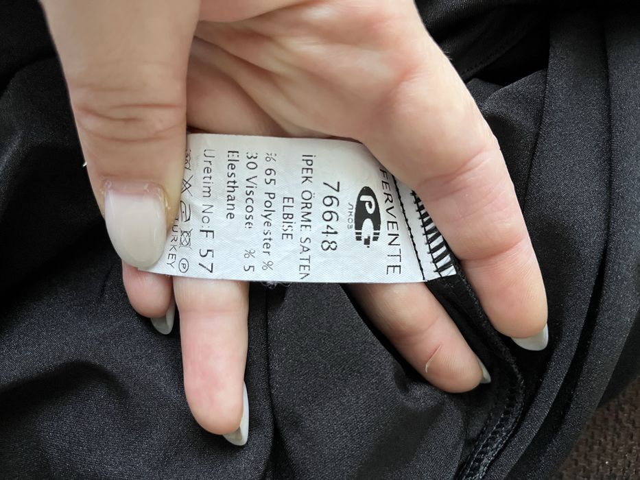 Vand rochie neagra, marimea 40